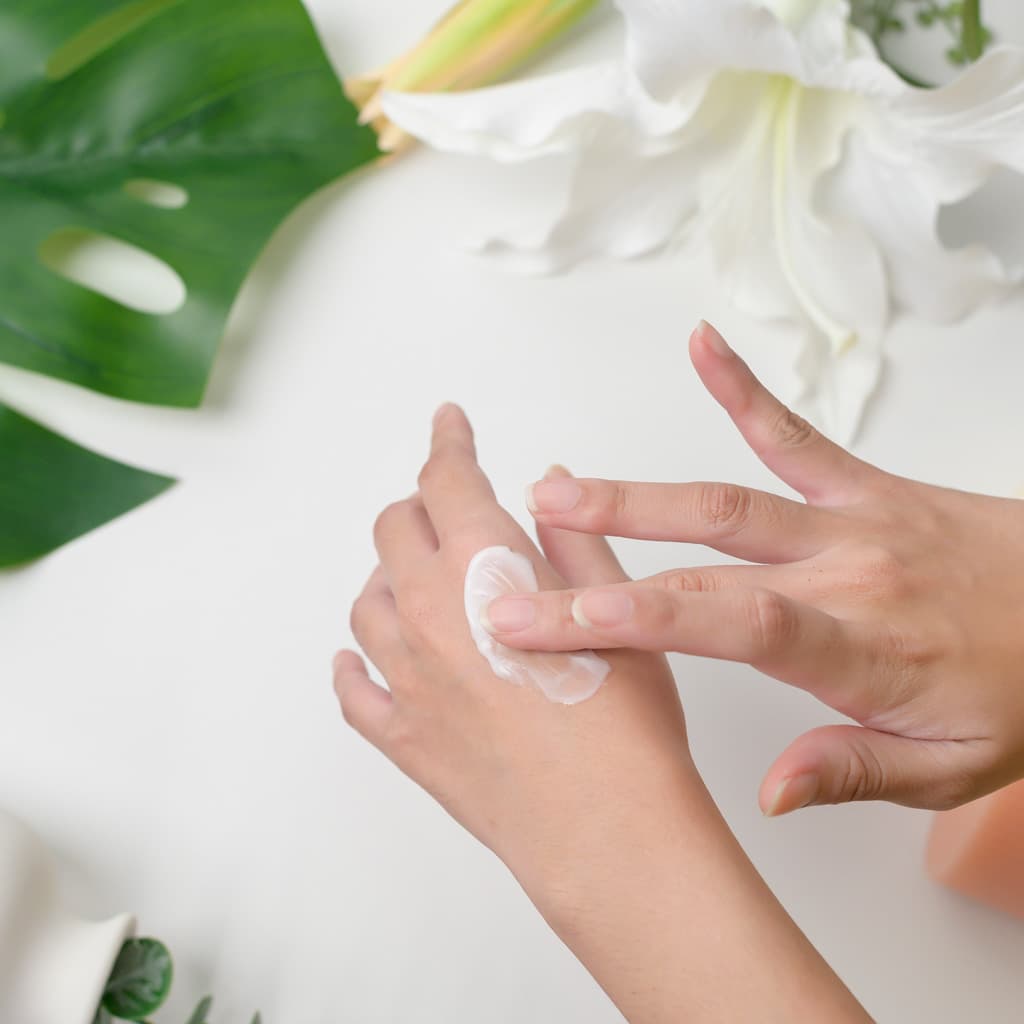 Apple powder used in natural skincare routines